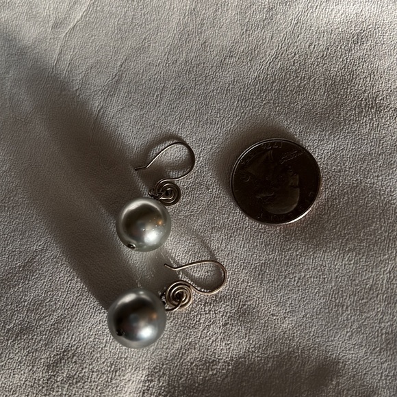 Earrings, sterling, hand made, gray cultured pearl drop. Inspirals - Picture 2 of 3